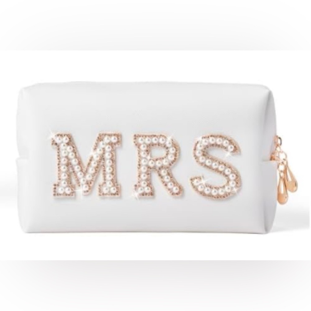 NWT White “MRS” Bridal Cosmetic Bag with Pearl Accents for Bride / Honeymoon